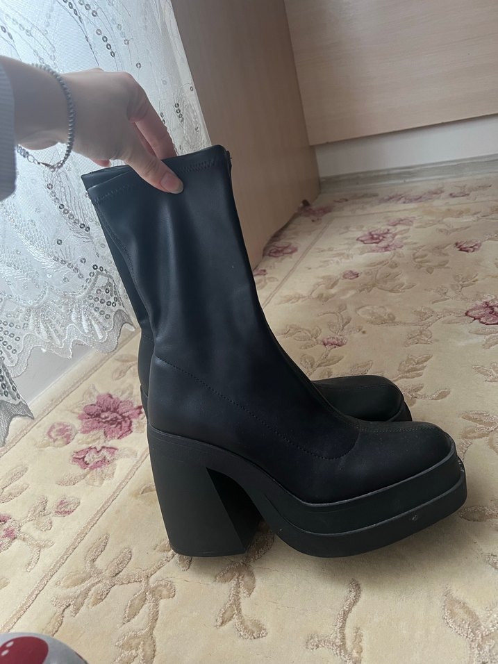 Siyah Platform Topuklu Gotik Kadın Bot BERSHKA - Görsel 5