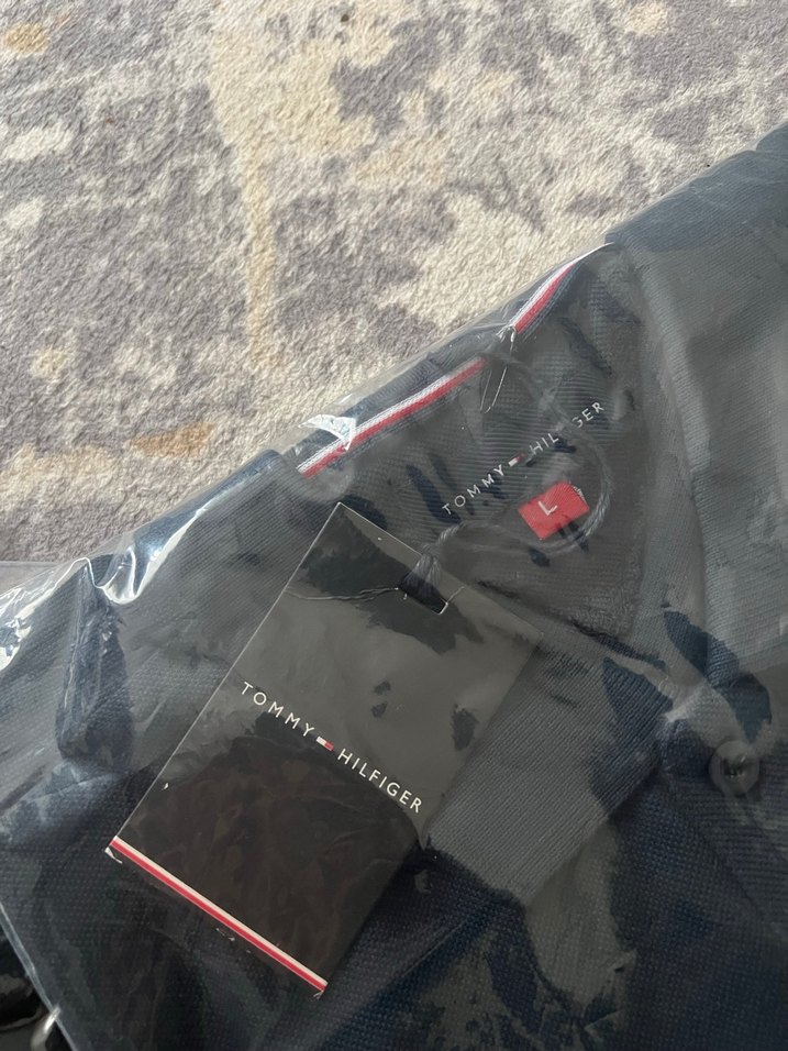 Siyah V Yaka Fermuarlı Erkek Tişört - Görsel 2