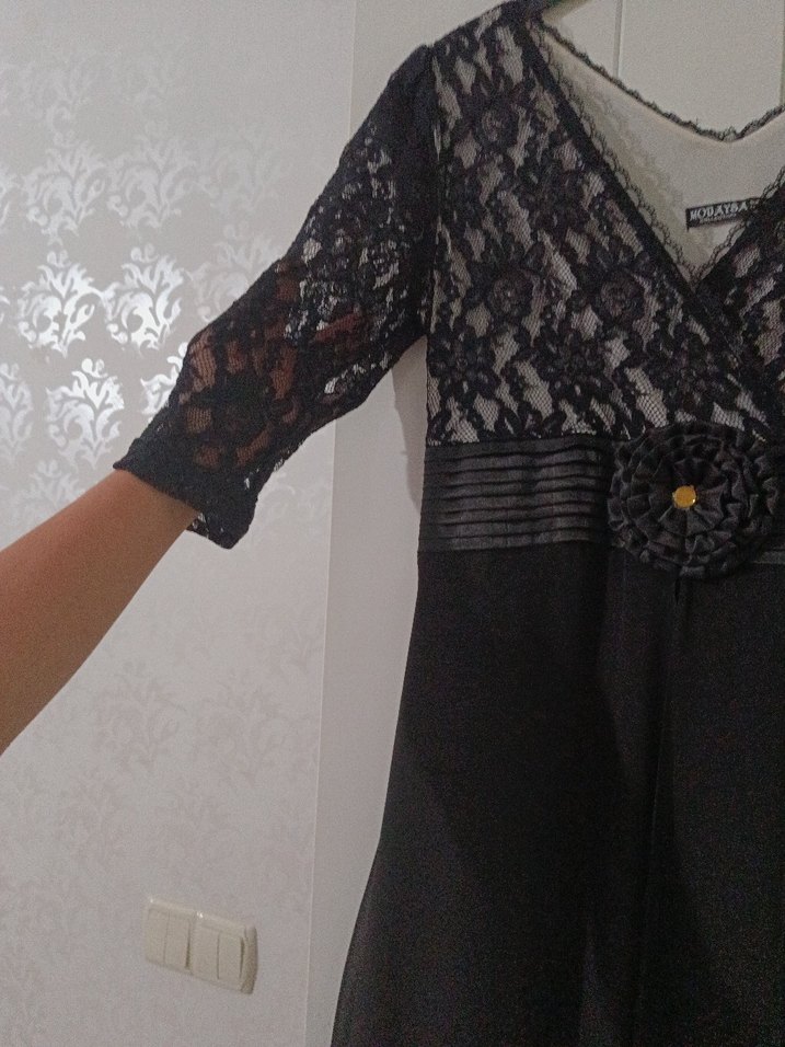 Dantel Detaylı Siyah Uzun V Yaka Abiye Elbise - Görsel 3