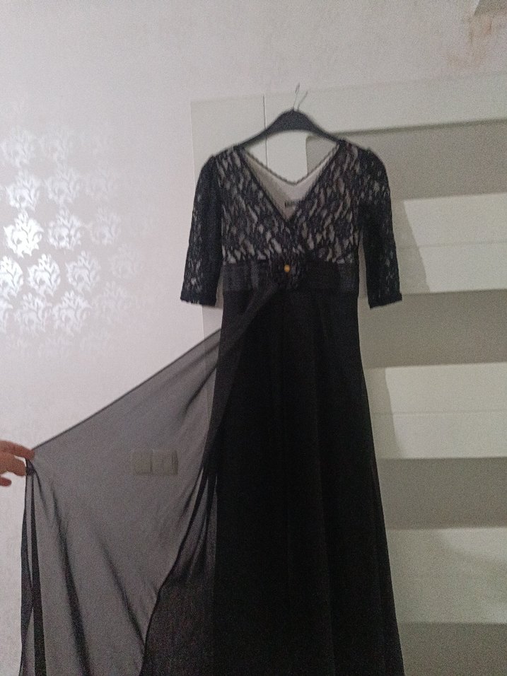 Dantel Detaylı Siyah Uzun V Yaka Abiye Elbise - Görsel 4