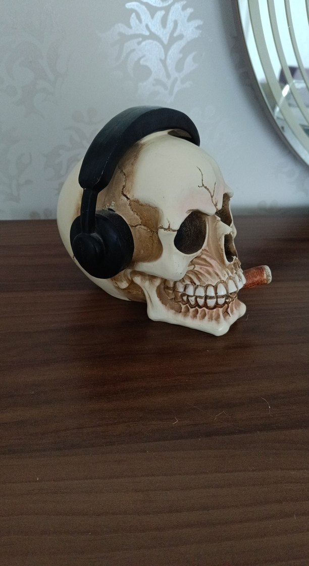 Kafatası Figürlü Kulaklıklı Biblo - Görsel 2