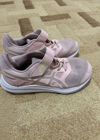 Asics ürünü