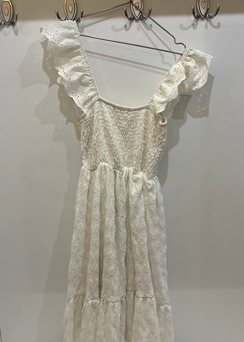 Koton Beyaz Nakışlı Fırfırlı Mini Elbise