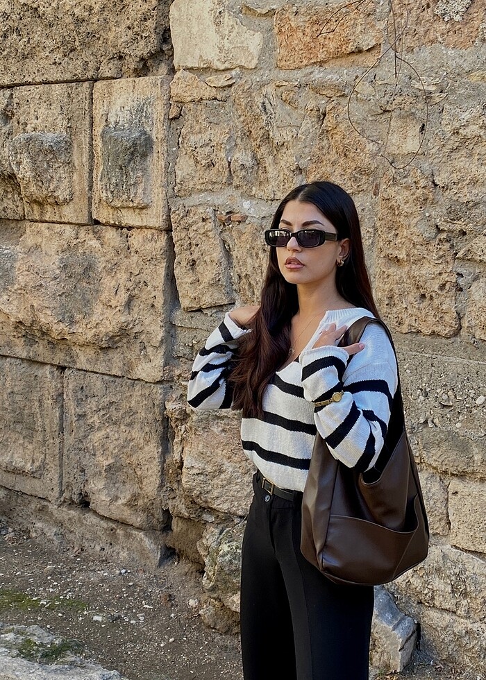 Siyah beyaz çizgili örgü kazak - Görsel 2