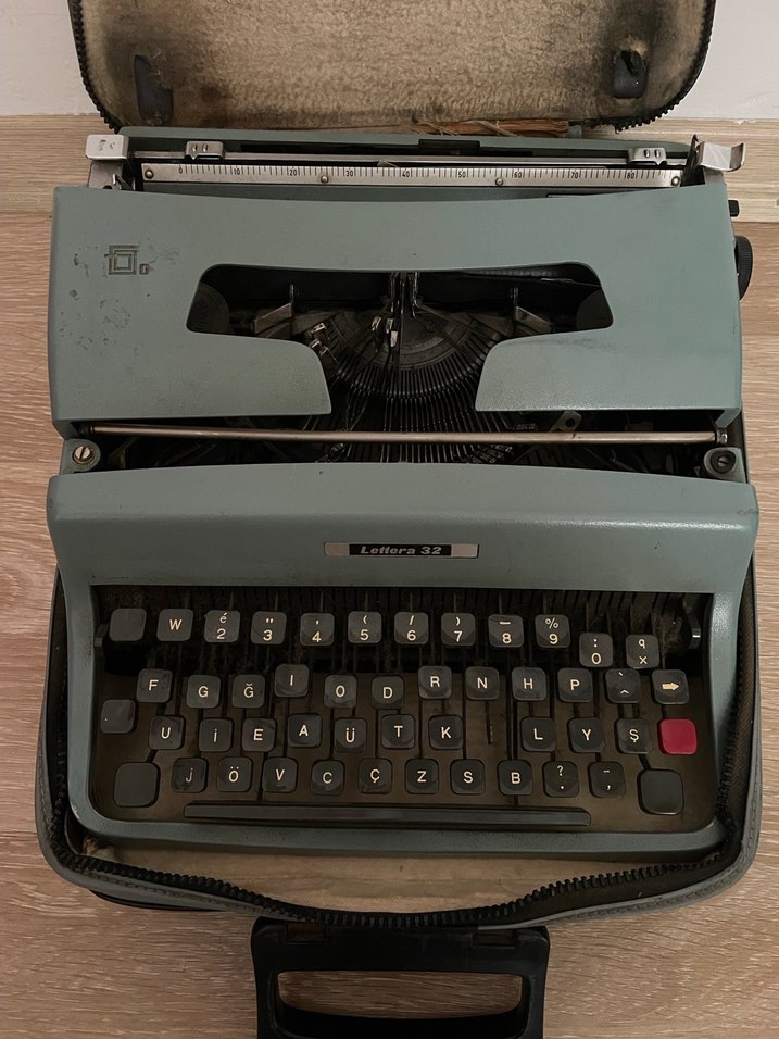 Gri Vintage Daktilo - Görsel 2