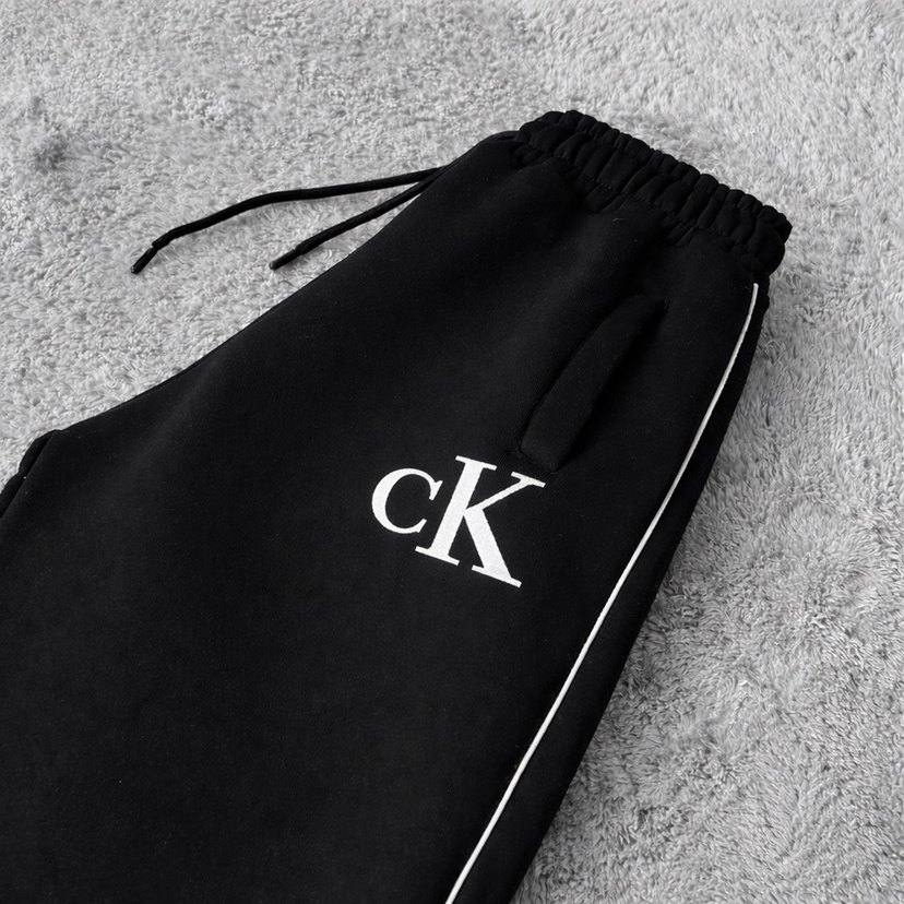 Calvin Klein Baggy eşofman - Görsel 3