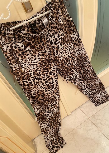 H&M Leopar Desenli Kadın Salaş Kumaş Pantolon - Görsel 2