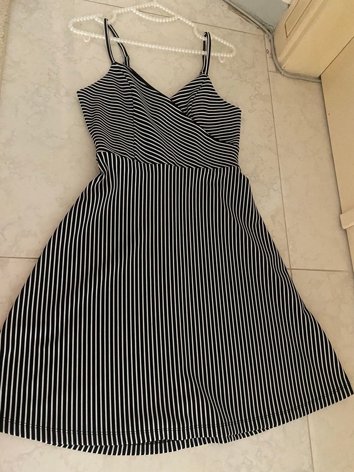 Çizgili, Pilili, Uzun Siyah Triko Elbise - Görsel 2