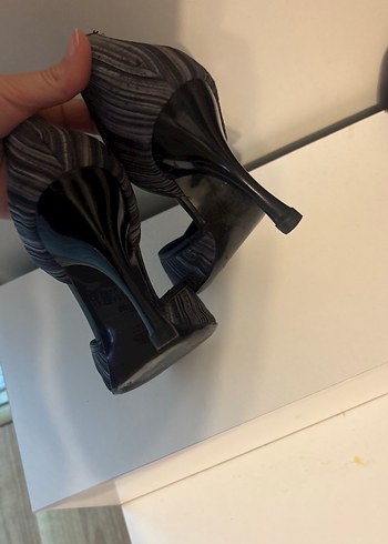 Gri Zebra Desenli Kadın Dolgu Topuk Ayakkabı - Görsel 4