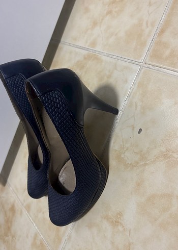 Klasik Lacivert Yılan Derisi Desenli Topuklu - Görsel 3