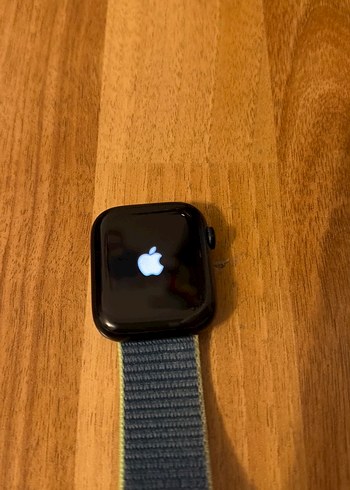 Apple Watch 7 serisi, 45 mm Mavi Kordonlu Koyu Renk Akıllı Saat - Görsel 3