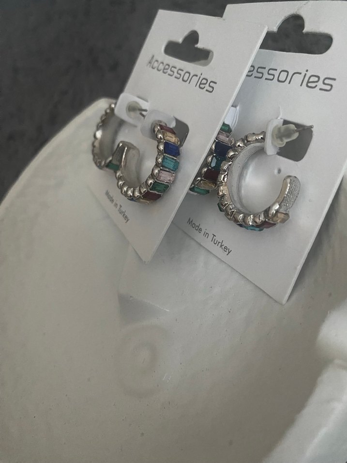 Renkli Mini Payetli Halka Küpeler - Görsel 2