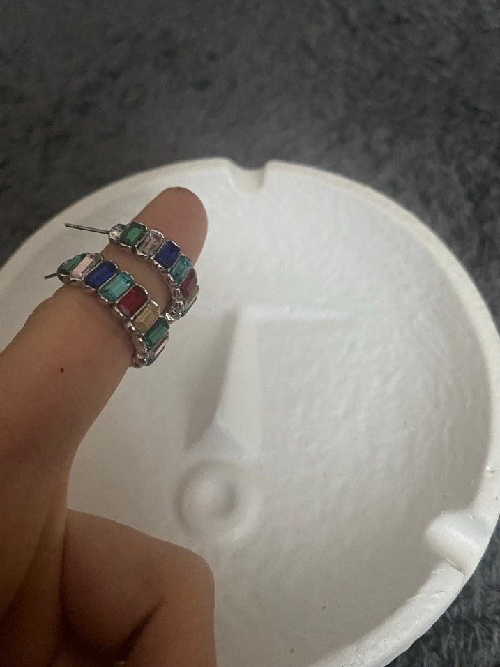 Renkli Mini Payetli Halka Küpeler - Görsel 3