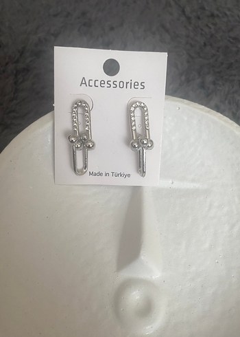 Minimalist Tokalı Gri Küçük Küpe - Görsel 2