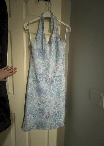 Mavi Batik Desenli Uzun Halter Yaka Elbise - Görsel 2