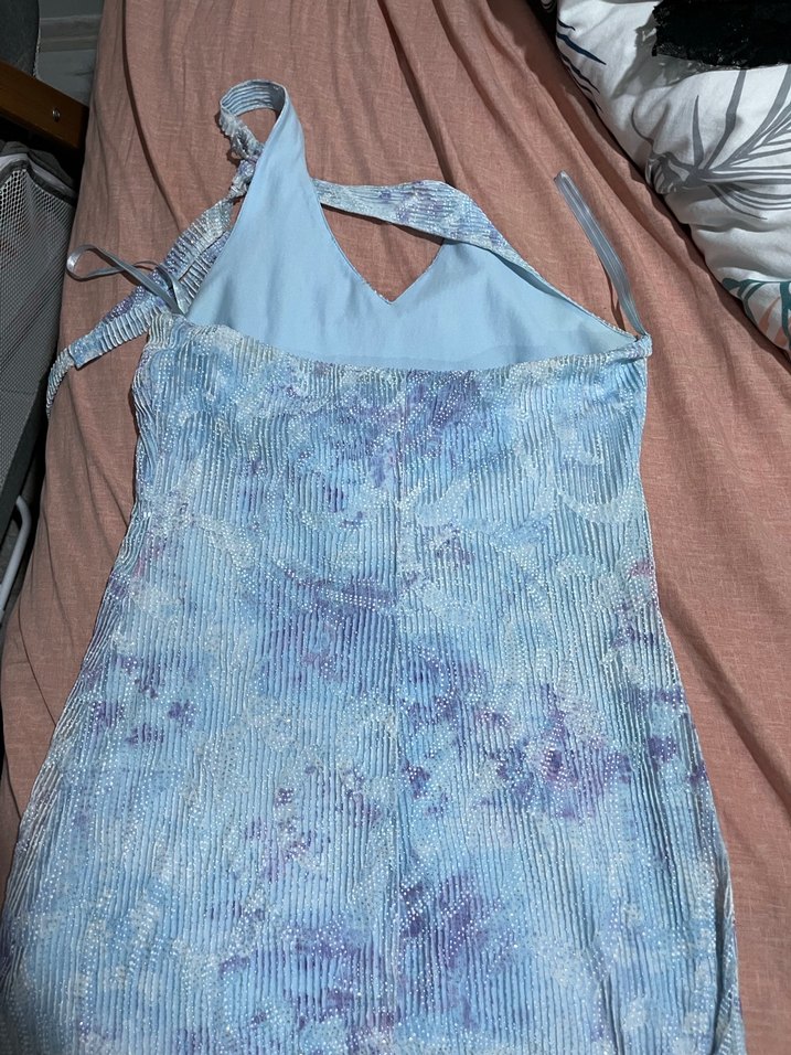 Mavi Batik Desenli Uzun Halter Yaka Elbise - Görsel 4