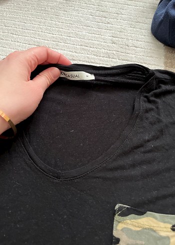 Siyah Kamuflaj Cepli Kadın Tişört - Görsel 2