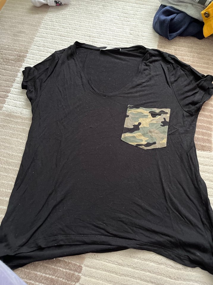 Siyah Kamuflaj Cepli Kadın Tişört - Görsel 3