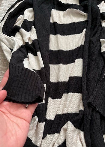 Gri Beyaz Çizgili Kadın Triko Hırka - Görsel 2