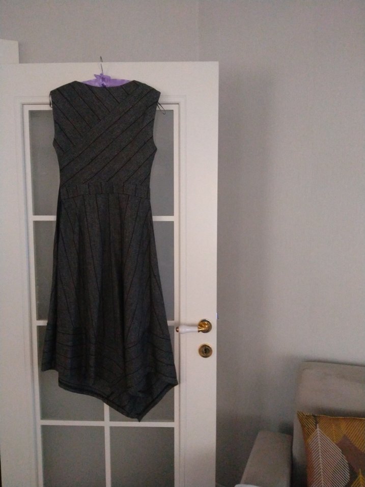 Drapeli V Yaka Uzun Gri Elbise - Görsel 3