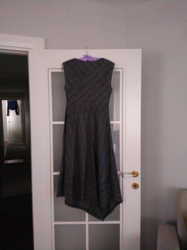 Drapeli V Yaka Uzun Gri Elbise - Görsel 2