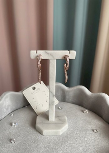 Bej Yılan Desenli Midi Küpe - Görsel 3