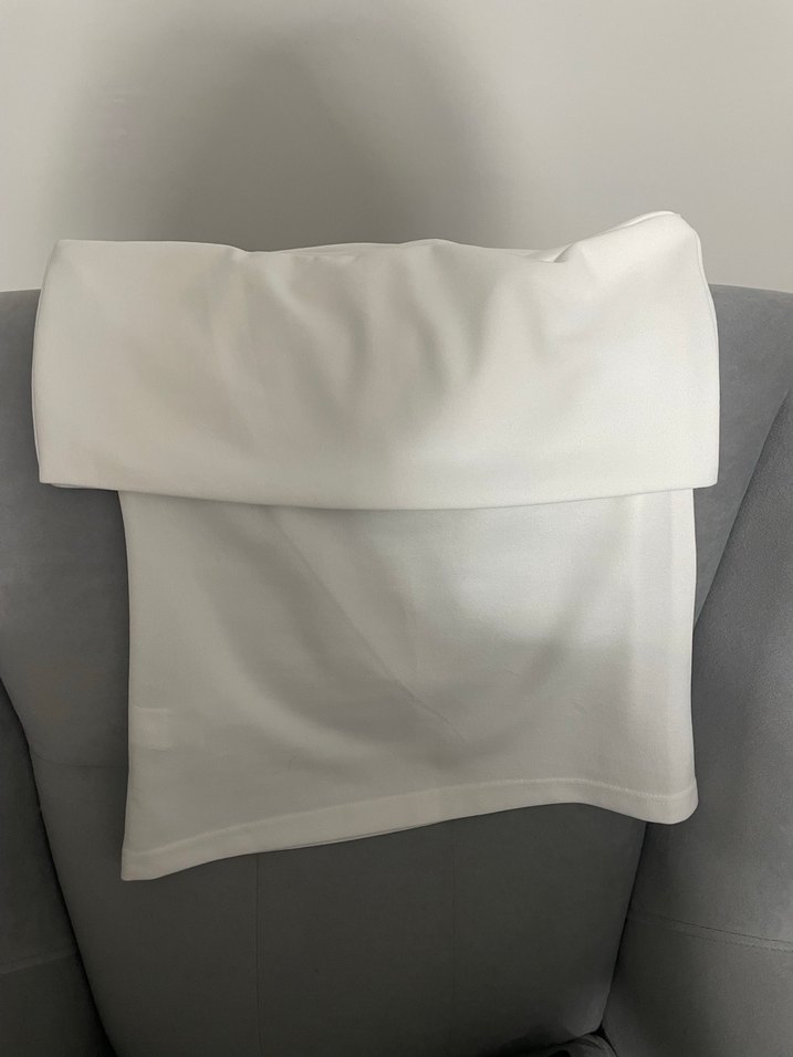 Beyaz straplez yaka yandan fermuarlı krep örme bluz - Görsel 2