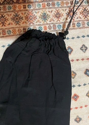Bershka Kadın Siyah Rahat Kesim Kumaş Pantolon