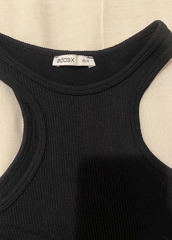 Siyah Yüksek Yakalı Kolsuz Kadın Atlet - Görsel 2