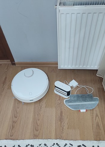 Beyaz ve Gri Robot Süpürge - Görsel 6