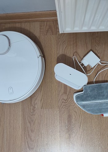 Beyaz ve Gri Robot Süpürge - Görsel 5