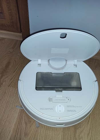 Beyaz ve Gri Robot Süpürge - Görsel 3