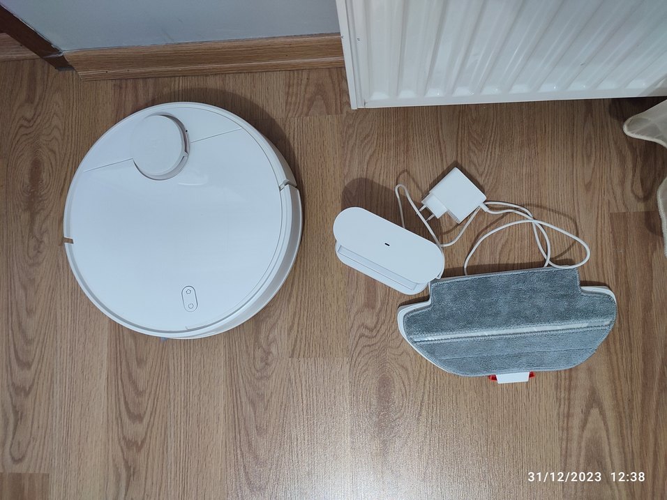 Beyaz ve Gri Robot Süpürge - Görsel 5