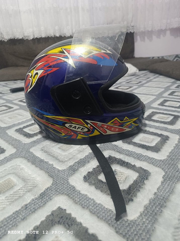 Renkli Baskılı Motosiklet Kaskı - Görsel 3