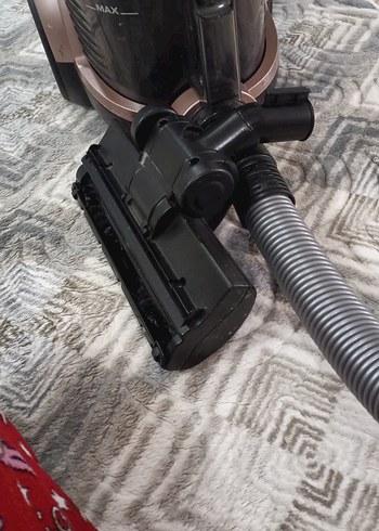 Beden pudra ve Gri Toz Torbasız Elektrikli Süpürge