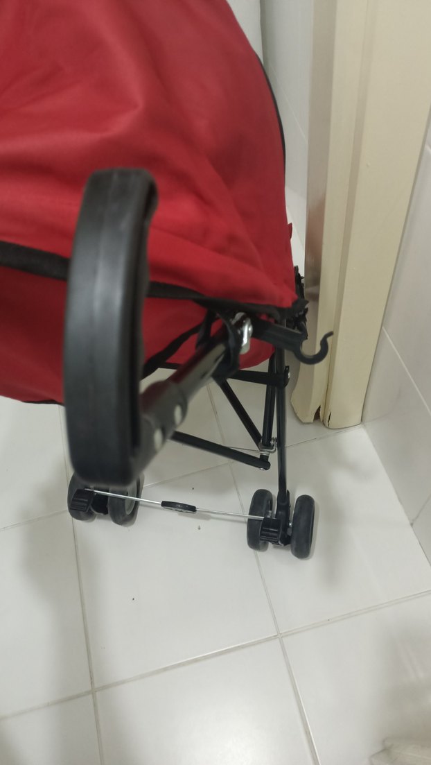 Kırmızı Bebek Arabası - Görsel 2