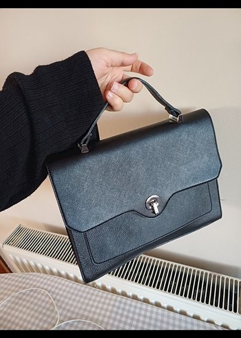 Klasik Siyah Deri Tokalı Kadın Çanta - Görsel 3