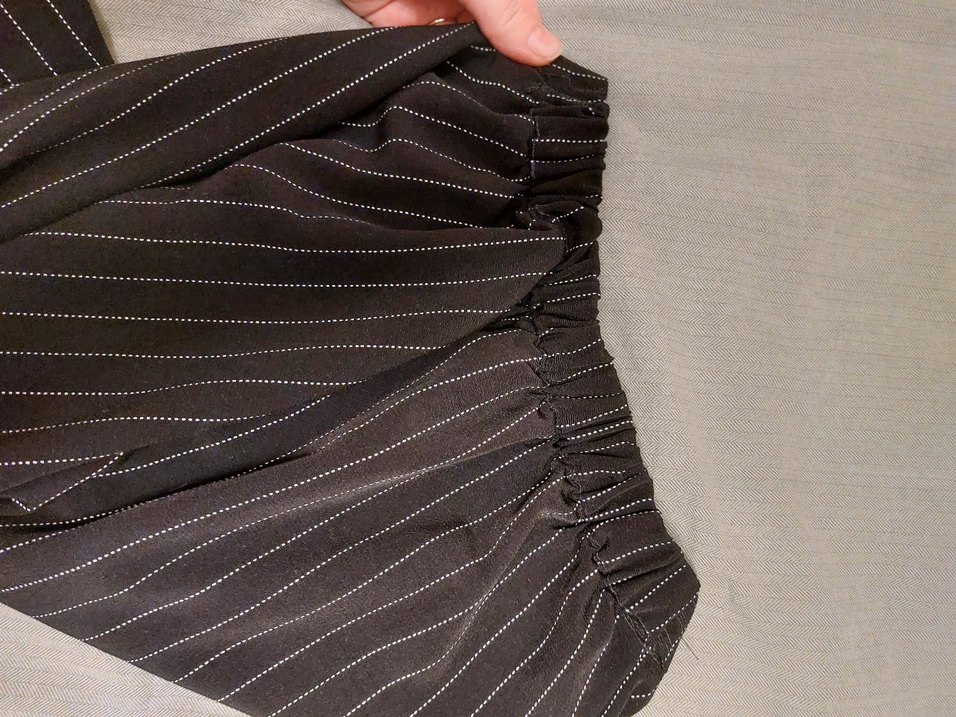 Kadın Beyaz Çizgili Pilili Kumaş Pantolon - Görsel 3