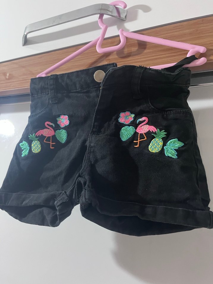 Nakışlı Siyah Kız Şort - Görsel 2