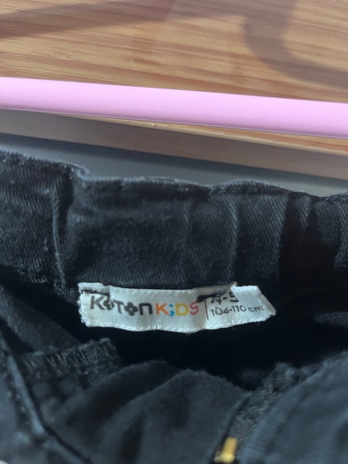 Nakışlı Siyah Kız Şort - Görsel 3