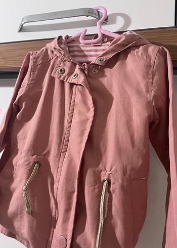 Kız Çocuk Pembe Düğmeli Yağmurluk - Görsel 2