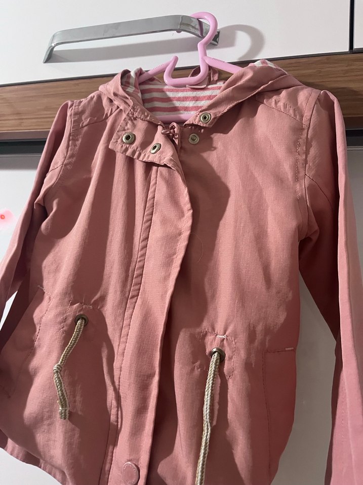 Kız Çocuk Pembe Düğmeli Yağmurluk - Görsel 2