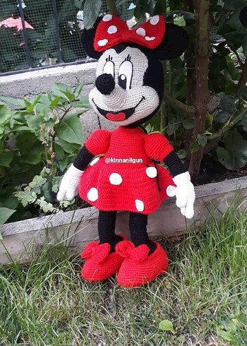 Renkli Kırmızı Örgü Minnie Mouse Bebek