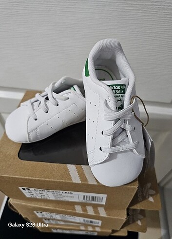 18 Beden beyaz Renk Stan Smith Bebek Ayakkabısı 18... 20... 20 nolar mevcut Orijina