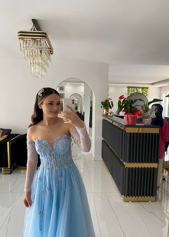 Uzun Kollu Mavi Çiçekli Straplez Nişan Elbisesi - Görsel 2