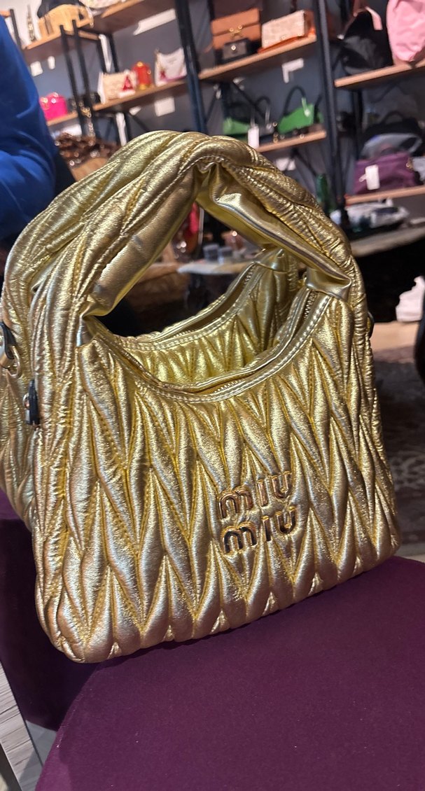 Miu miu Altın Renkli Deri Kabartmalı Kadın Çanta - Görsel 2