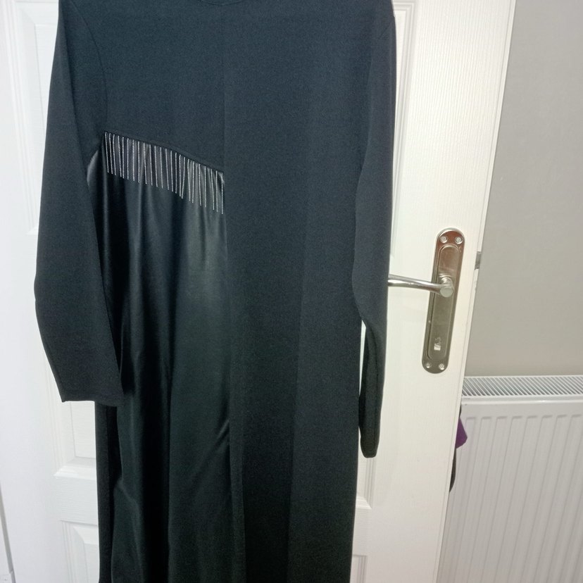 Uzun Kollu Siyah Piliseli Uzun Elbise - Görsel 2