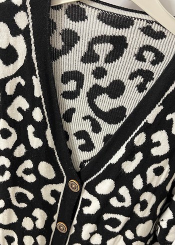 Leopar Desenli Siyah Düğmeli Kadın Hırka - Görsel 2