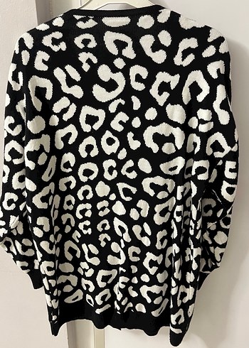 Leopar Desenli Siyah Düğmeli Kadın Hırka - Görsel 3