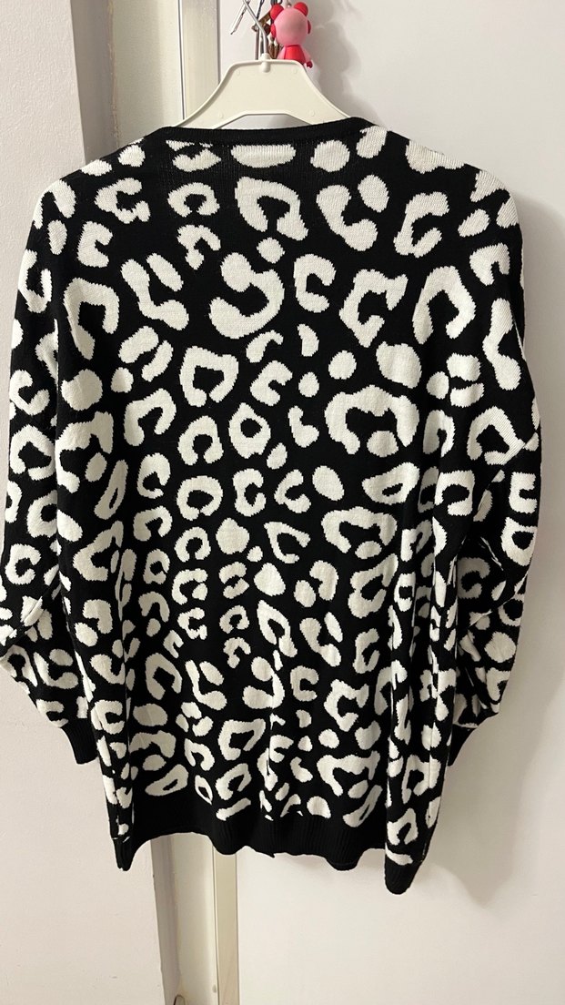 Leopar Desenli Siyah Düğmeli Kadın Hırka - Görsel 3